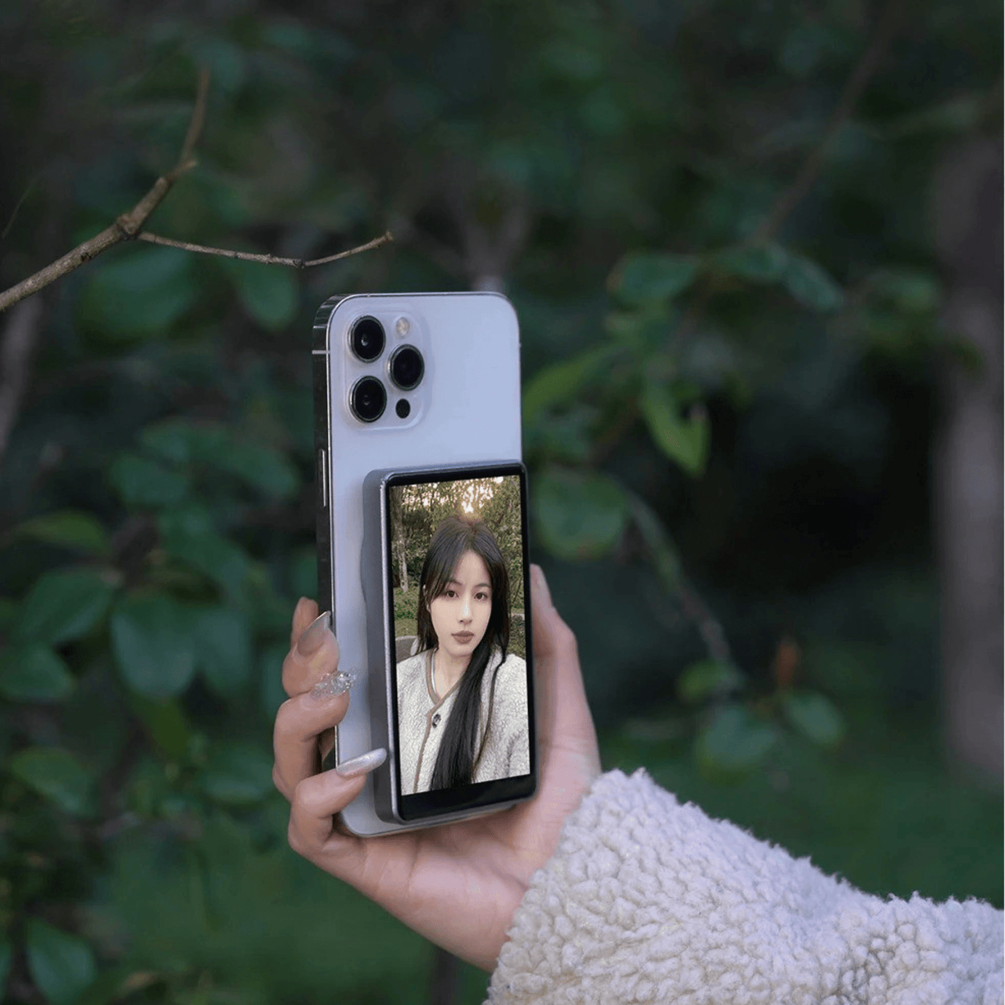 Magnetic Screen Sharing Bluetooth Selfie Screen - DMC Wholesale