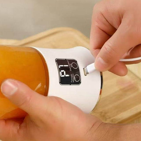Rechargeable Fruit Juicing Cup - Alt View