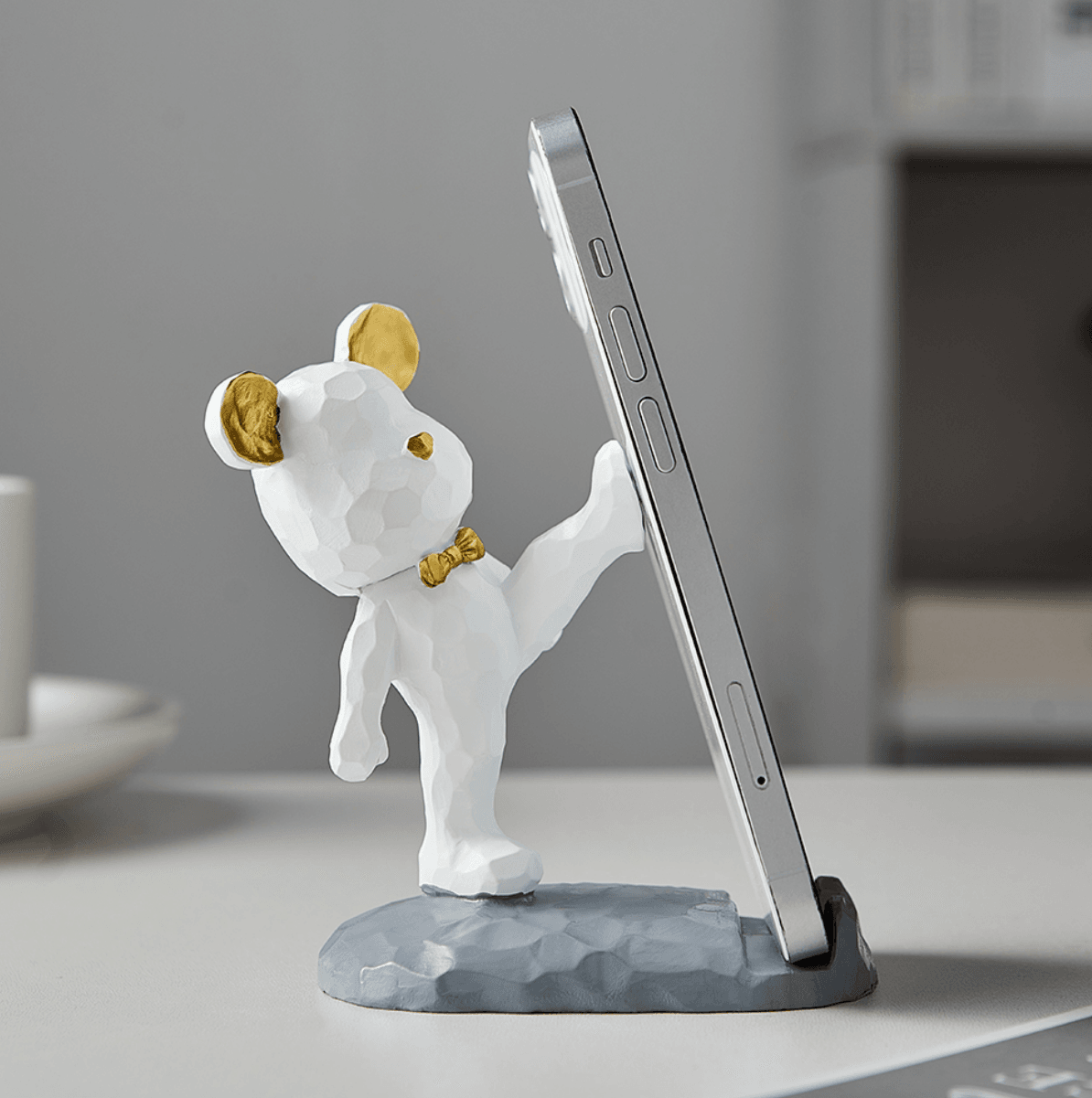 Bear Sculpture Mobile Phone Stand - DMC Wholesale