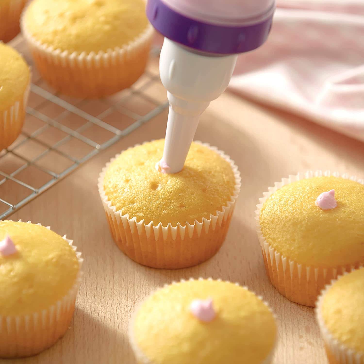 Dessert Decorator Plus Tool with 5 Decorating Tips - DMC Wholesale