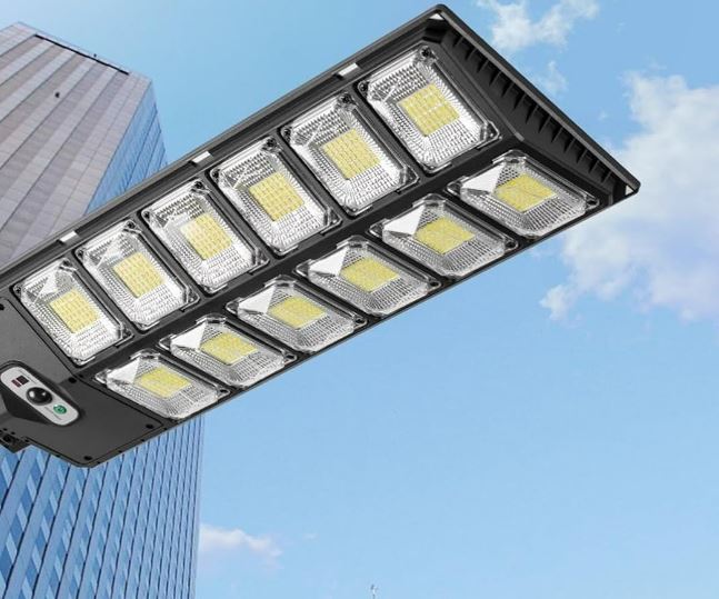 Large Solar Powered Street Light