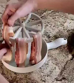 Amazing Microwave Crispy Bacon Maker