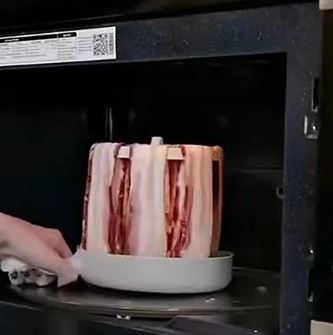 Amazing Microwave Crispy Bacon Maker